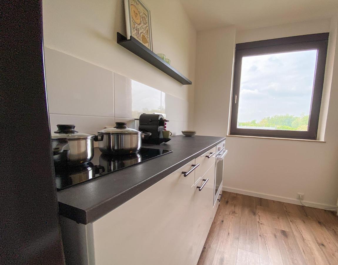 Schoene Wohnung Mit Rheinblick/Duesseldorf/Neuss/Messe Exterior foto