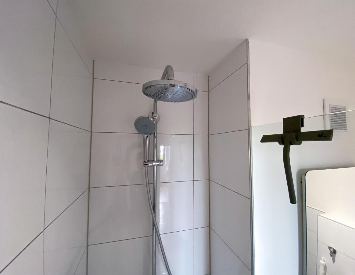 Schoene Wohnung Mit Rheinblick/Duesseldorf/Neuss/Messe Exterior foto